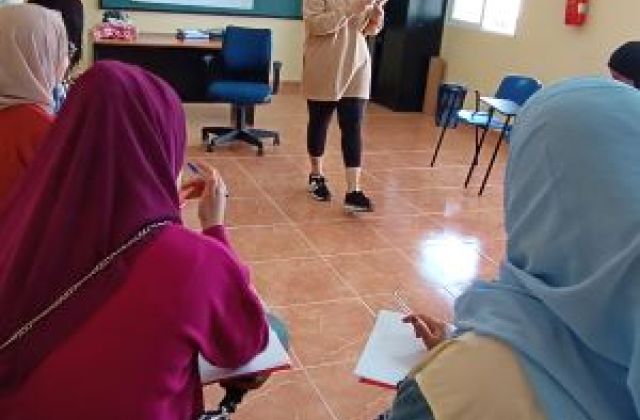 Grupo de mujeres en la formación "iniciación a un empleo de limpieza"