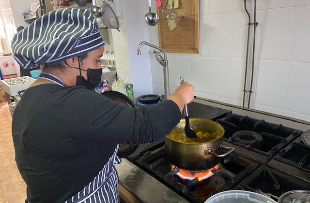 alumno realizando tareas