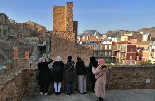 Mujeres del proyecto de 'Crisol' de turismo por Cartagena.
